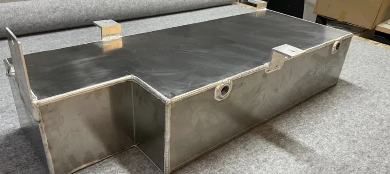 Wassertank 70 l Unterflur aus Aluminium Fahrerseite - Abwasser für MAN TGE VW Crafter ab 2017