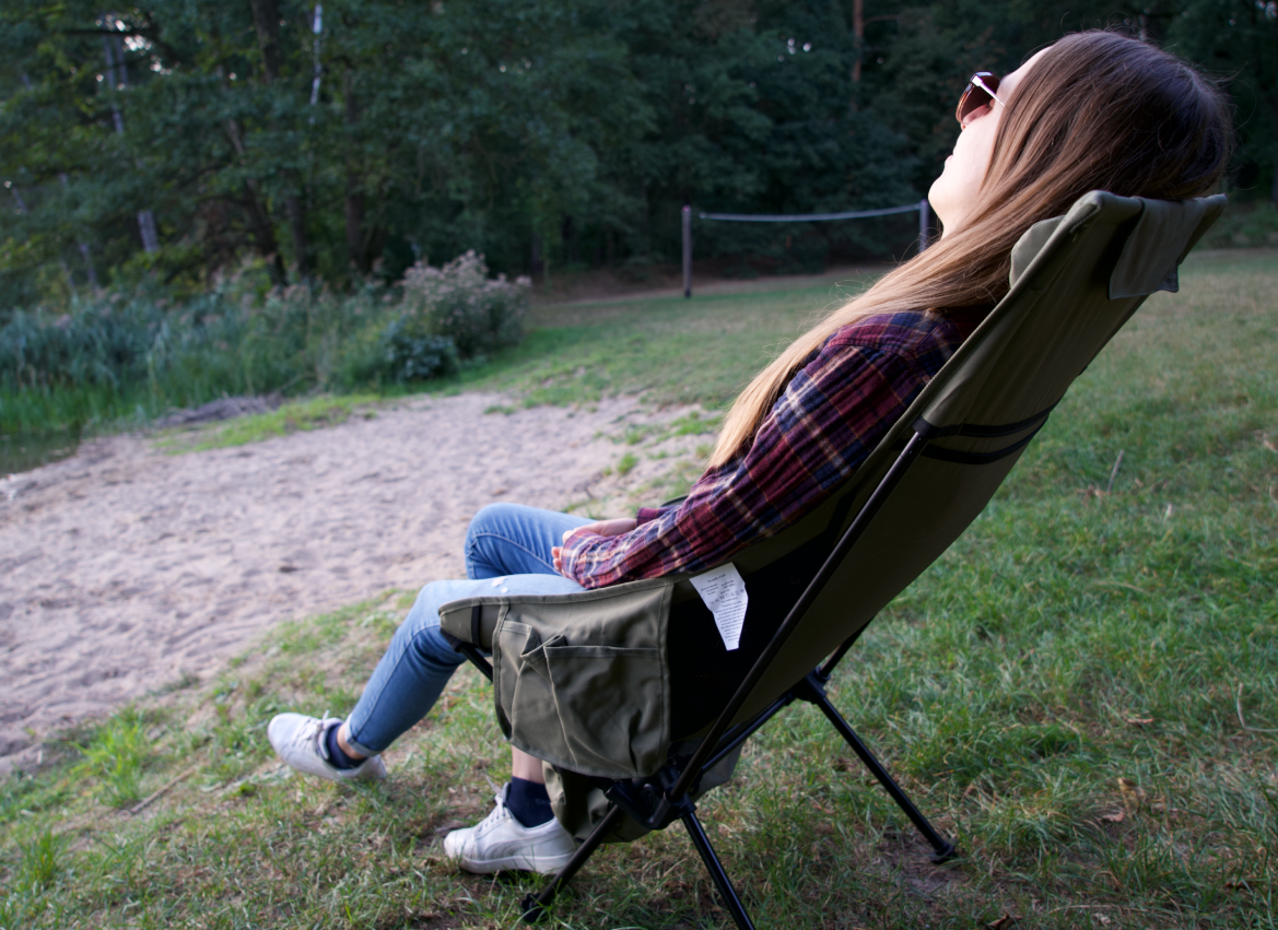Kompakter Campingstuhl "Cozy Pioneer" - Geringes Packmaß mit bequemer Kopfstütze