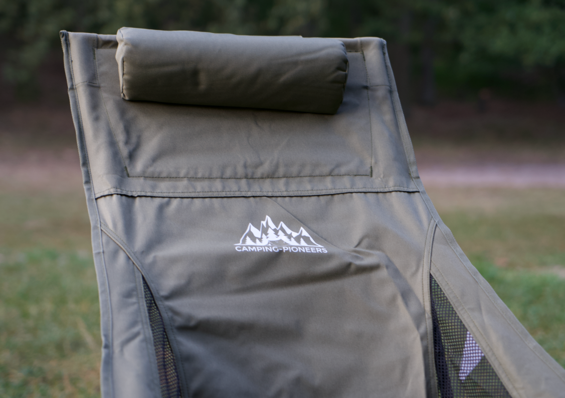 Compact camping chair "Smart Pioneer" - small pack size with plenty of storage space