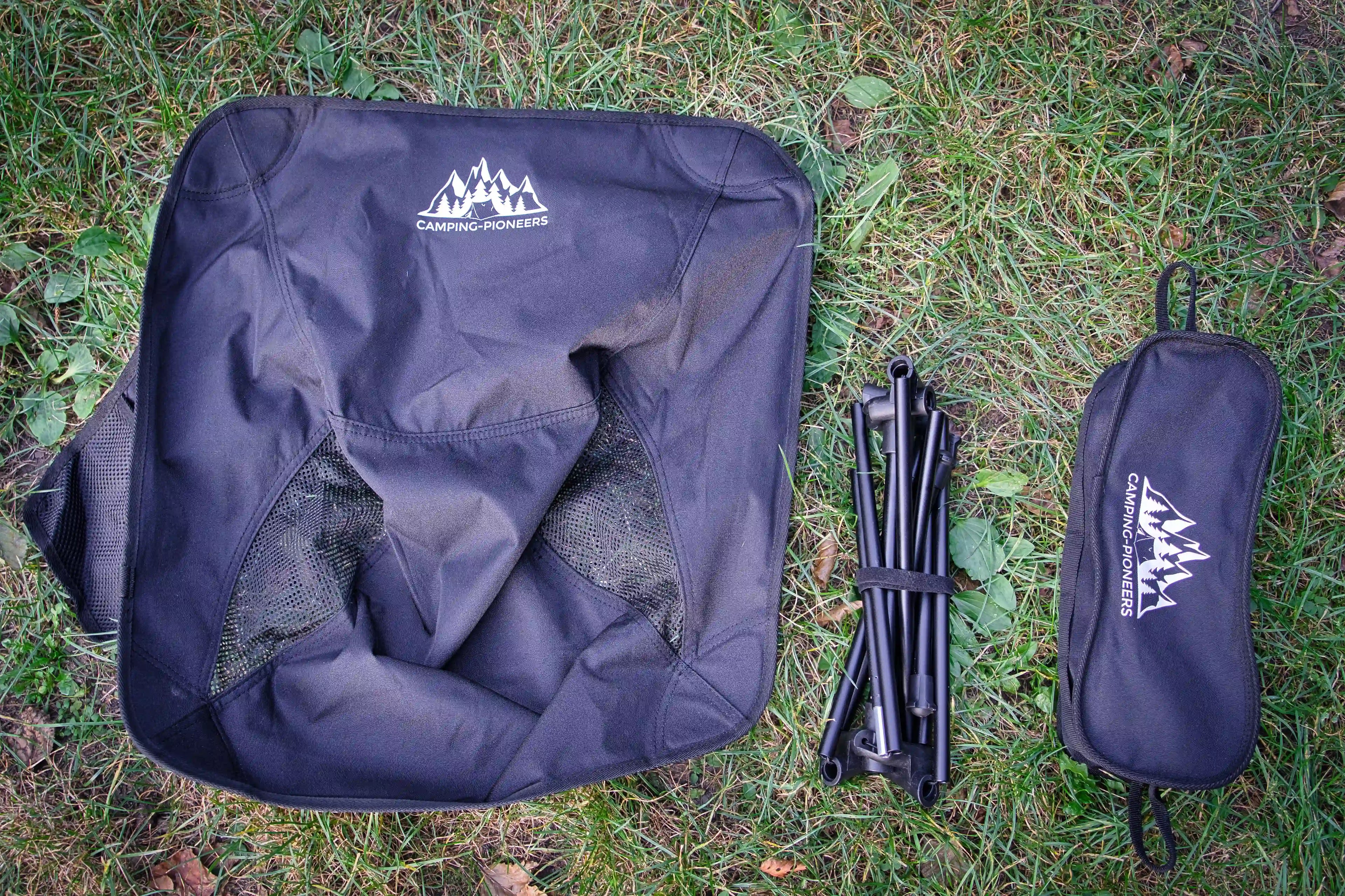 Compact camping chair "Smart Pioneer" - small pack size with plenty of storage space