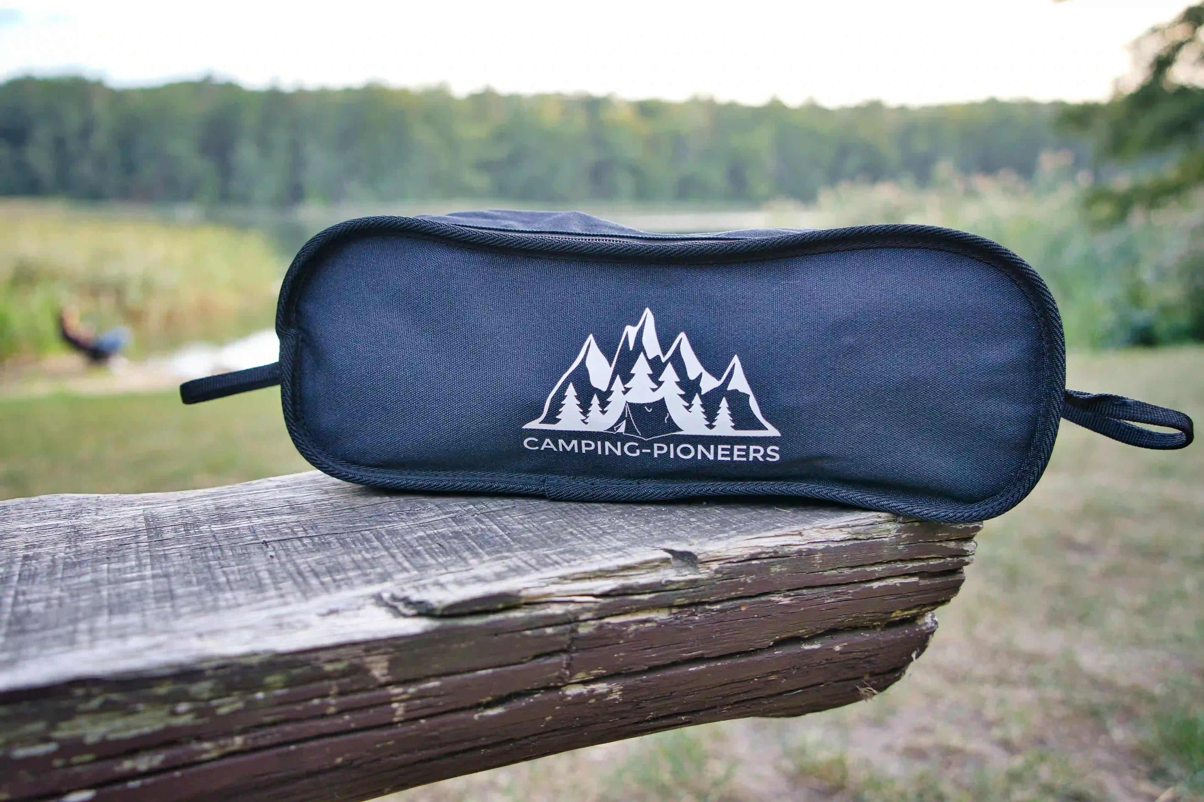 Compact camping chair "Smart Pioneer" - small pack size with plenty of storage space