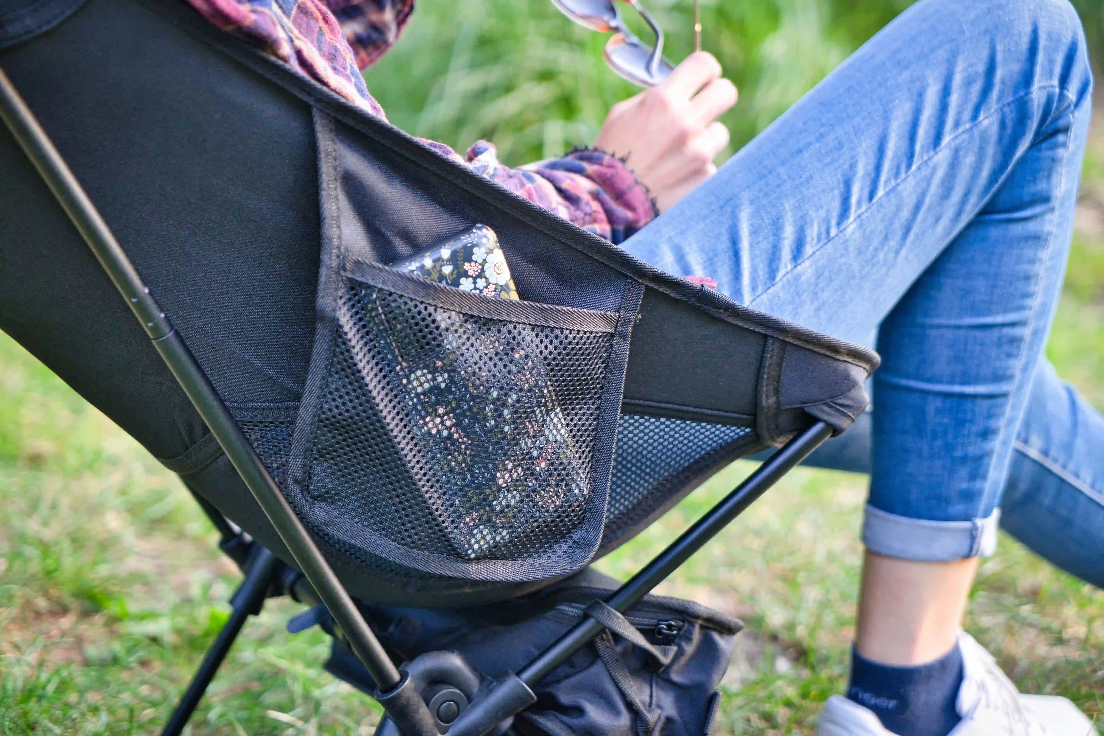 Compact camping chair "Smart Pioneer" - small pack size with plenty of storage space