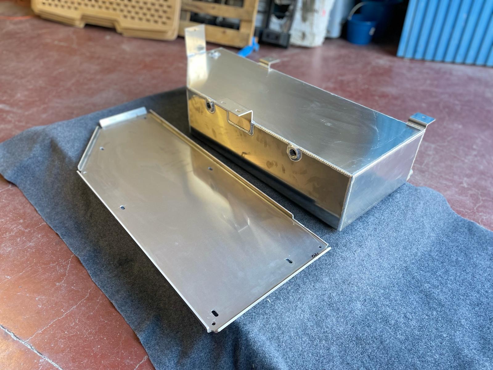 Wassertank 70 l Unterflur aus Aluminium Fahrerseite - Abwasser für MAN TGE VW Crafter ab 2017